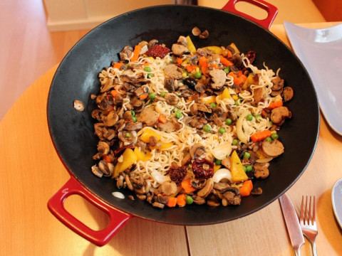 Paella de mariscos frescos